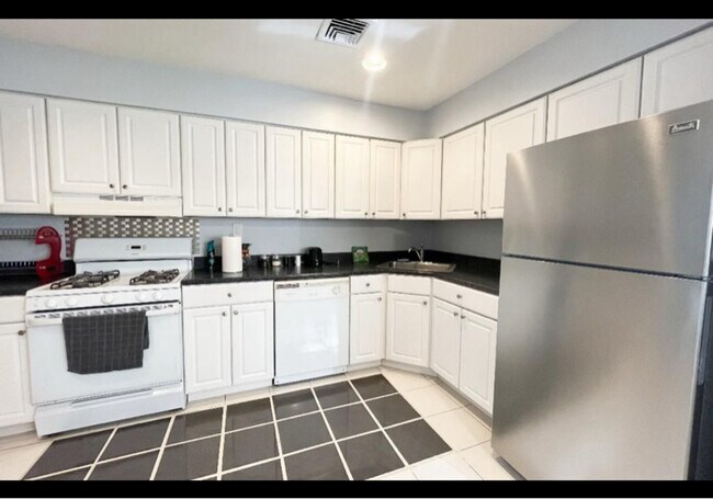 Building Photo - 301 72nd St