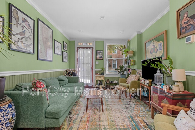 Building Photo - 232 S Castle St