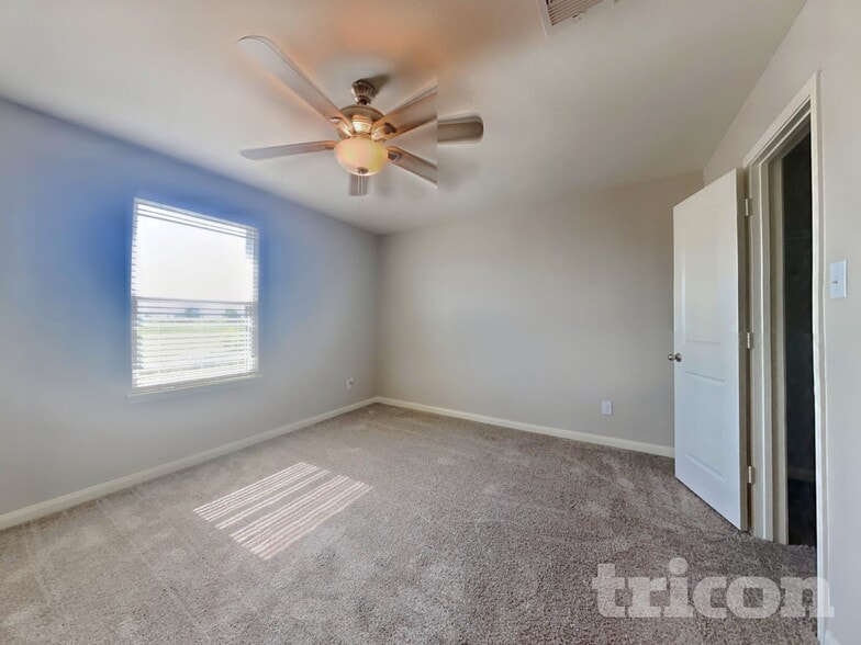 Building Photo - 216 Elm Patch Dr