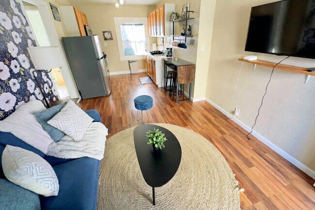 Building Photo - 2314 Bonar St