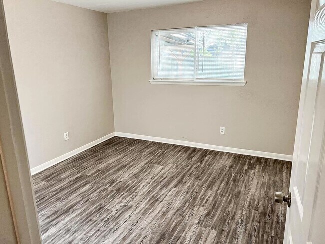 Building Photo - 16738 Barcelona Dr