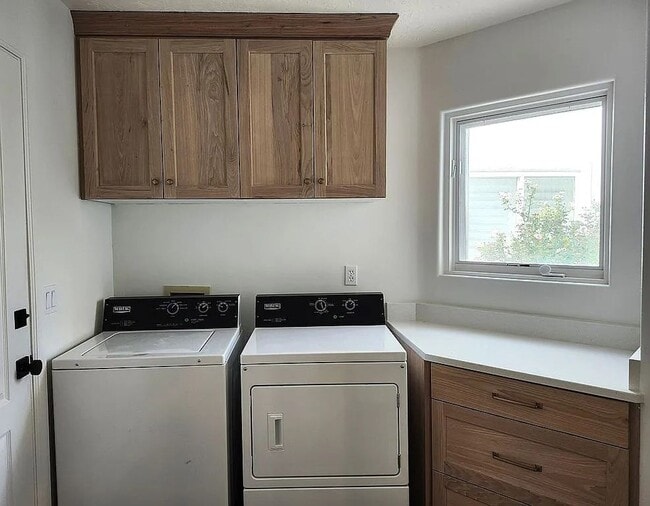 Building Photo - Charming Home Next To Sunbrook Golf Club!