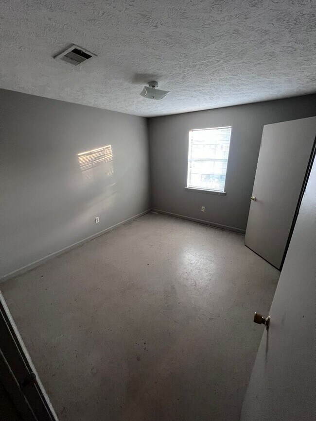 Building Photo - Monthly Paid Rent