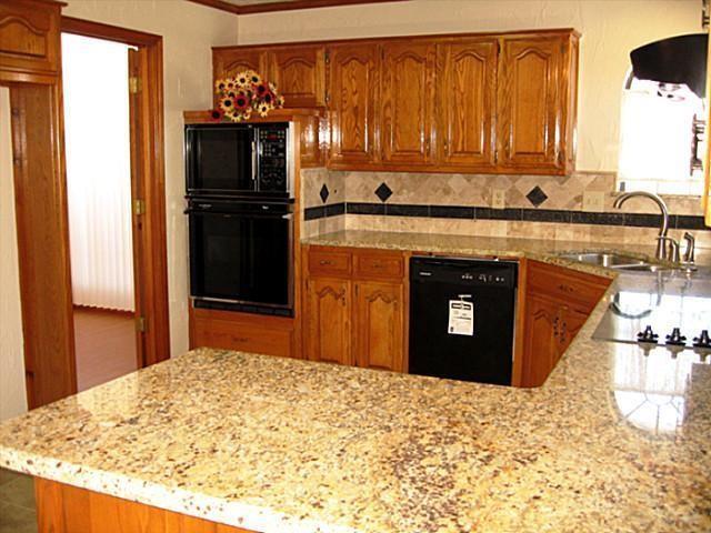 Building Photo - 2300 Cardinal Dr