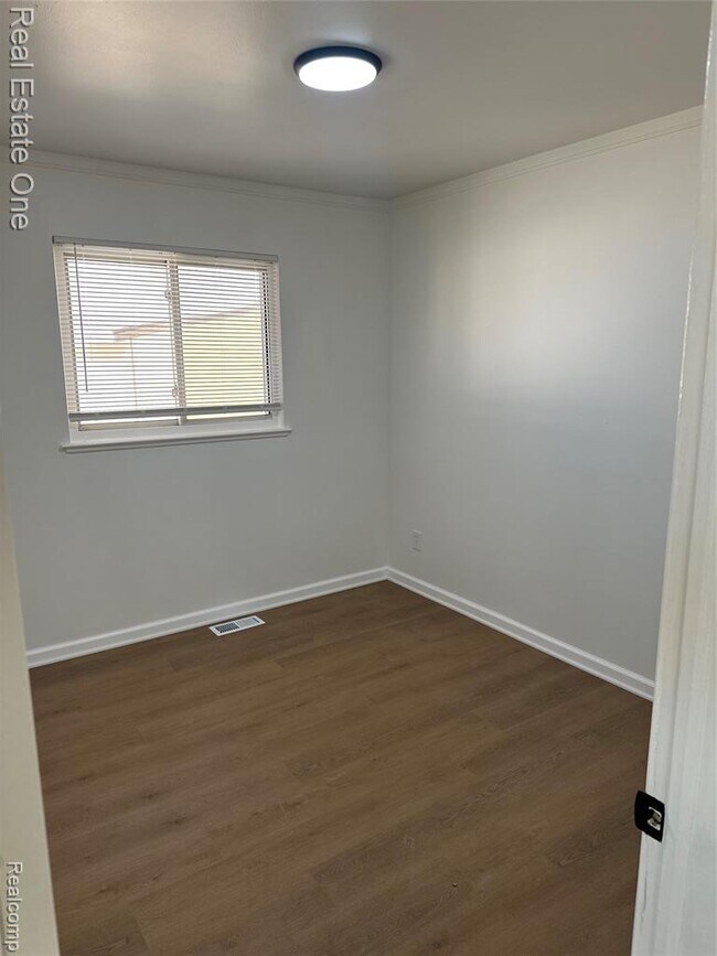 Building Photo - 1982 S Ortonville Rd