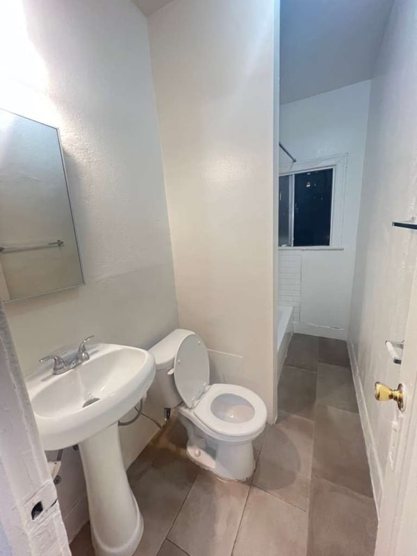 Building Photo - 904 S Catalina St