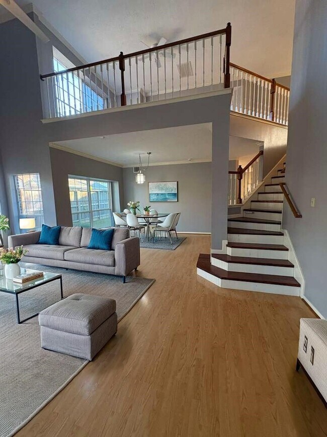 Building Photo - 16119 Lakestone Dr