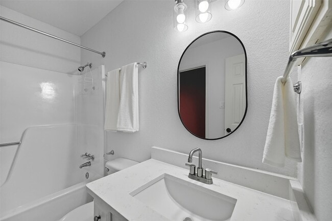 Building Photo - 1603 Brentwood Dr