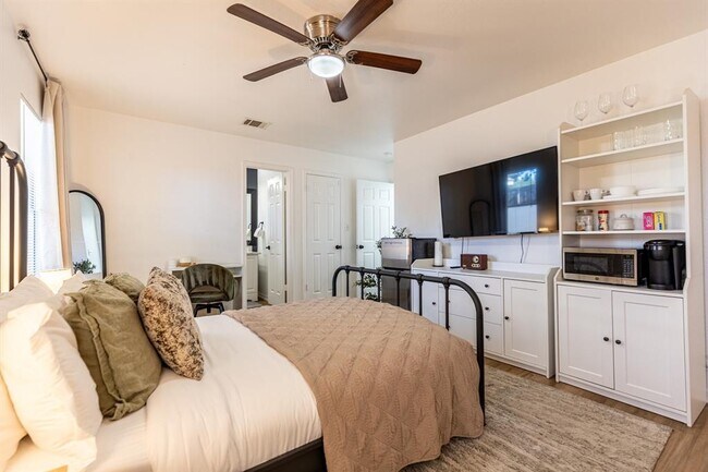 Building Photo - 2012 Balsam Way