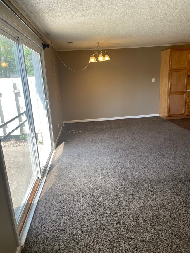 Building Photo - 310 S Forest Ave