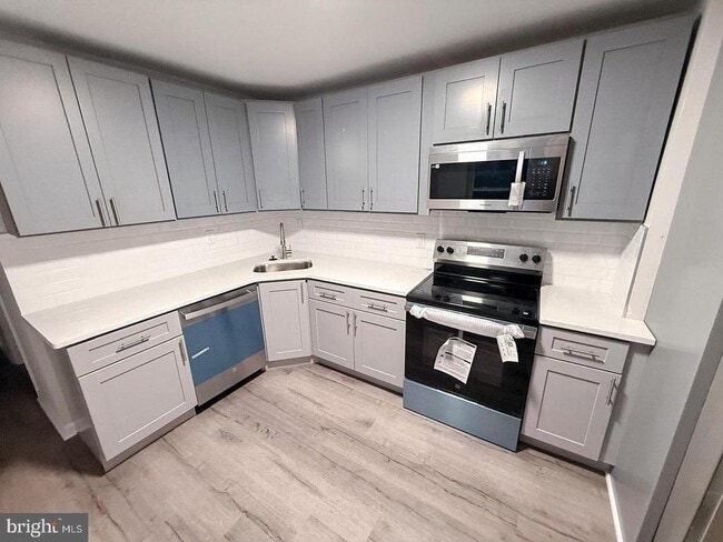 Building Photo - 738 N 38th St