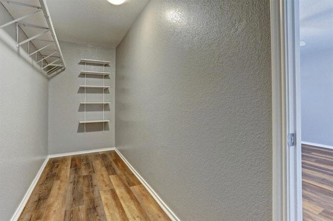 Building Photo - 5913 Silver Screen Dr