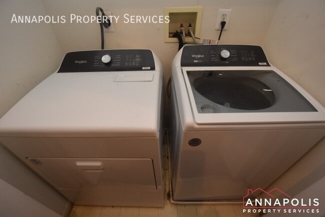 Building Photo - 30 Harbour Heights Dr