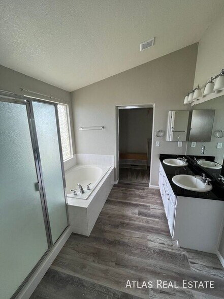 Building Photo - 15812 E 107th Ave