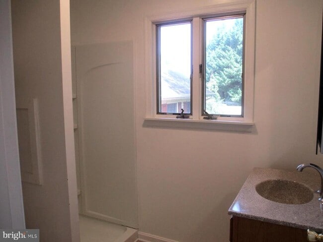 Building Photo - 25440 Luhaven