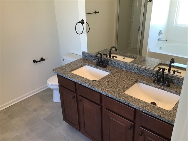 Building Photo - 708 White Oak Dr