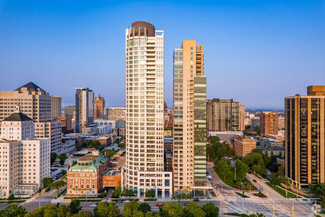 Building Photo - University Club Tower