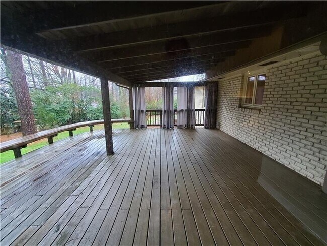 Building Photo - 4615 Mystic Dr NE