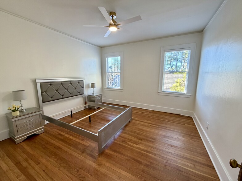 Building Photo - 726 E 40th St