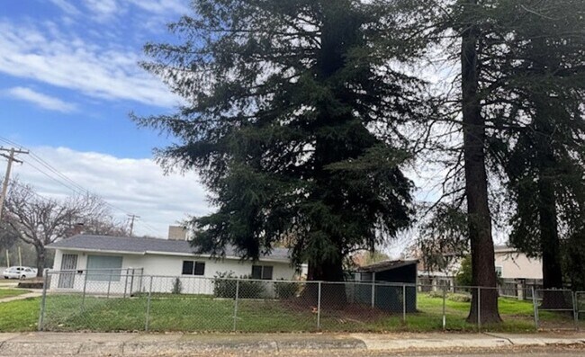 Primary Photo - Conveniently Located Home with Attached Studio!