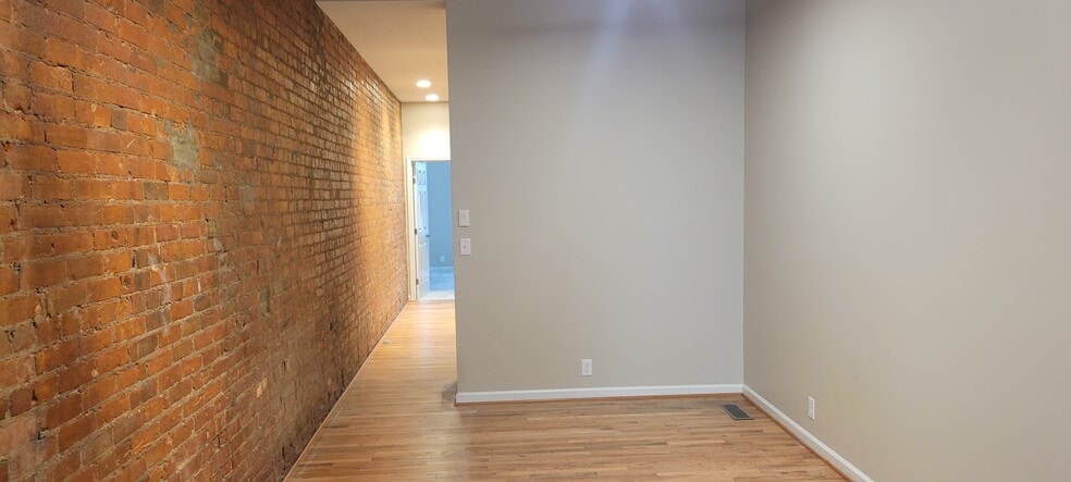 Building Photo - 437 Clark St
