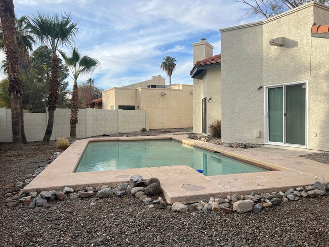 Building Photo - 3 Bed 2 Bath House For Rent Scottsdale