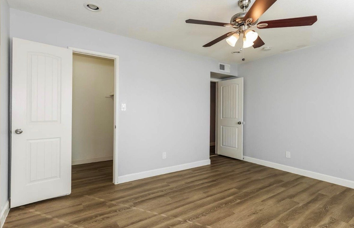 Building Photo - 6103 S Parkside Dr