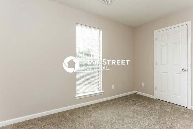 Building Photo - 3 Bedroom Pet-Friendly Home in ELLENWOOD, GA with Main Street Renewal