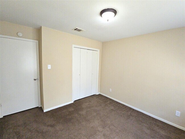 Building Photo - 4718 Reynaldo Dr