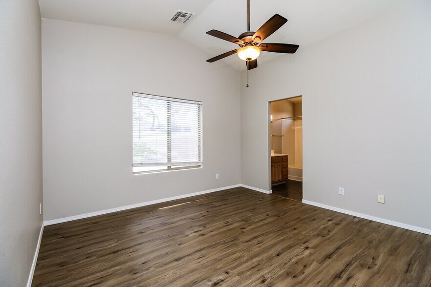 Building Photo - 41661 W Sunland Dr