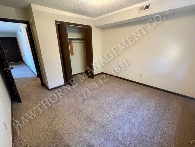 Building Photo - 2 Bedroom Condo in Rear of Complex