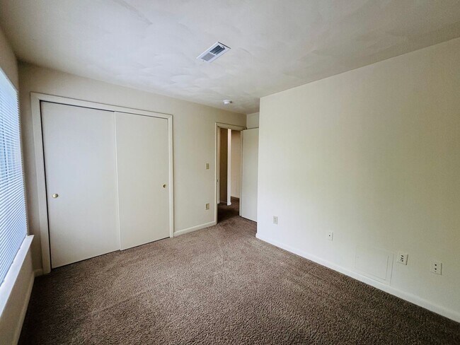 Building Photo - 844 Claytor Square