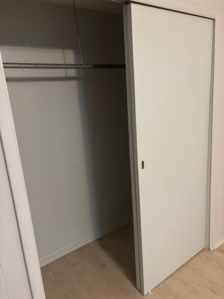 Master closet - 1 Mars St