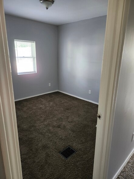 Building Photo - 2366 Deming St