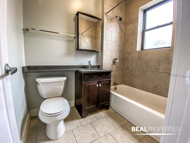 Building Photo - 4417 N Wolcott Ave