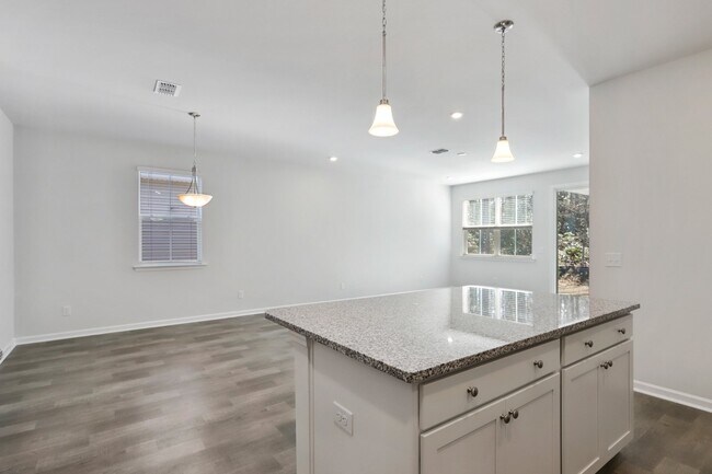 Building Photo - "Charming 4 Bed/2 Bath Home in Bluffton, S...