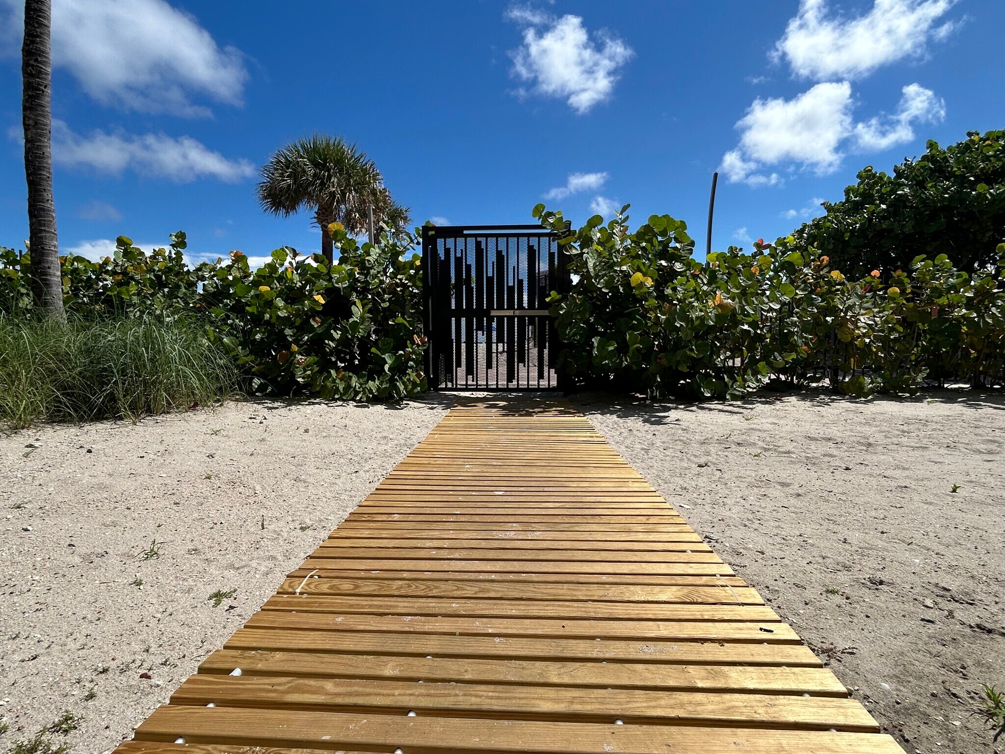 Direct Beach Access - 5415 Collins Ave