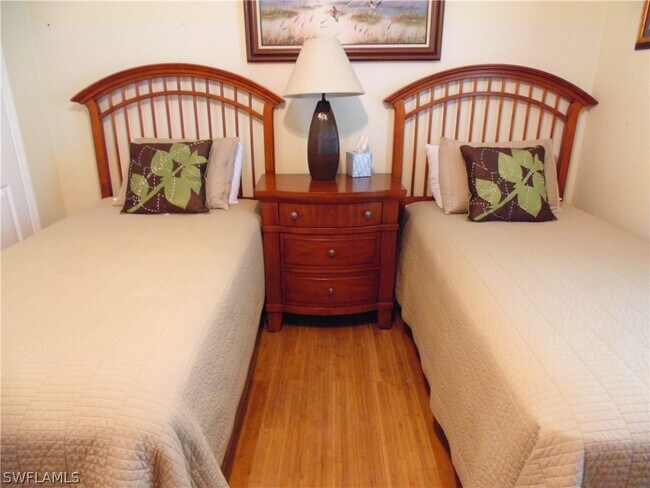 Building Photo - 4835 SW 18th Ave