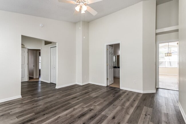 Building Photo - 2504 River Ridge Dr