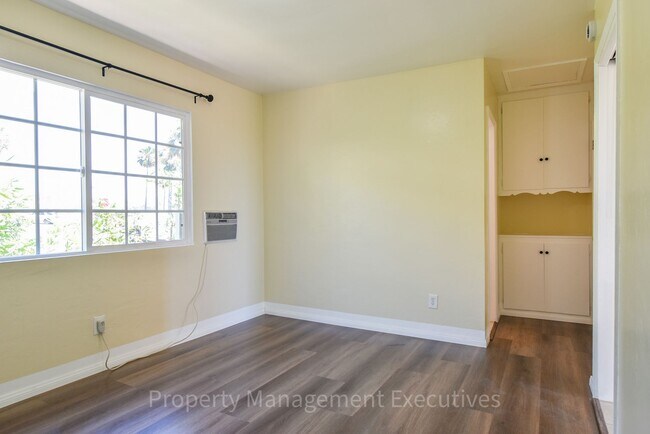 Building Photo - Nice 1 Bedroom, 1 Bath Apartment