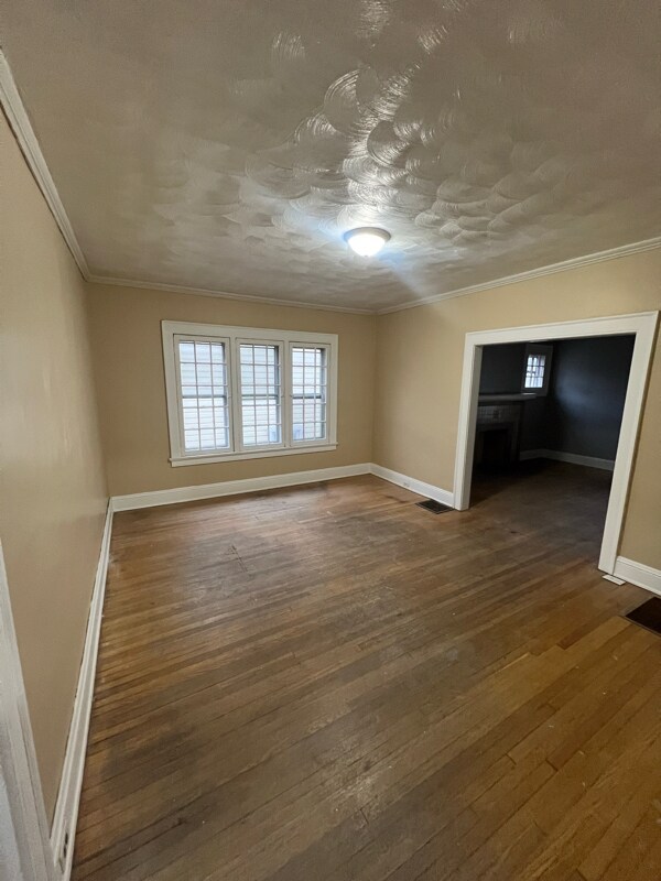 Building Photo - 10 Edglawn Ave