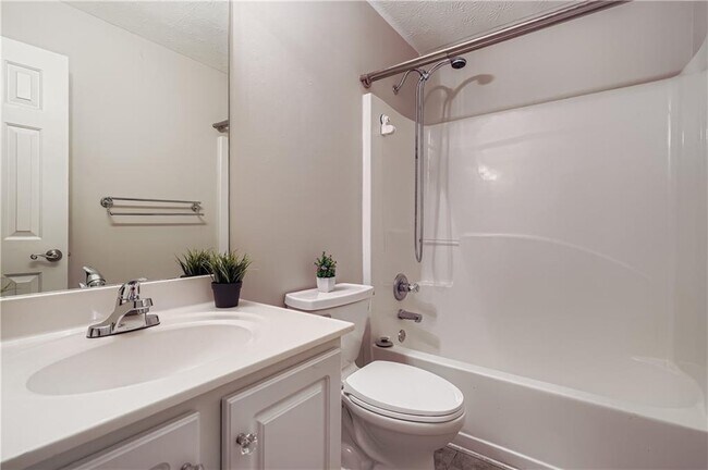 Building Photo - 1975 Heatherton Rd