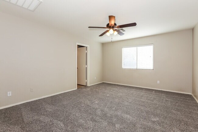 Building Photo - 2081 E Paso Fino Dr