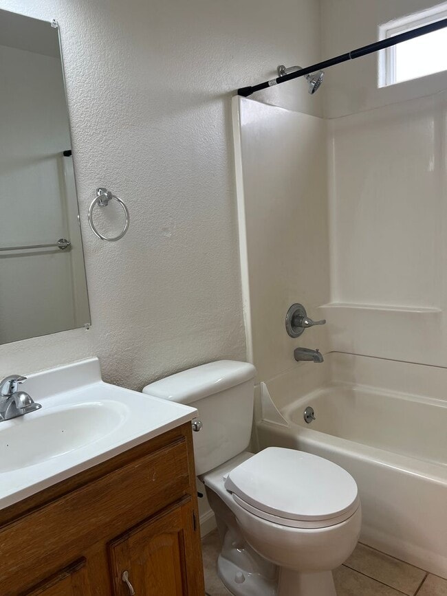 Building Photo - UPDATED 3 BEDROOM HOUSE WITH LARGE BACKYARD!