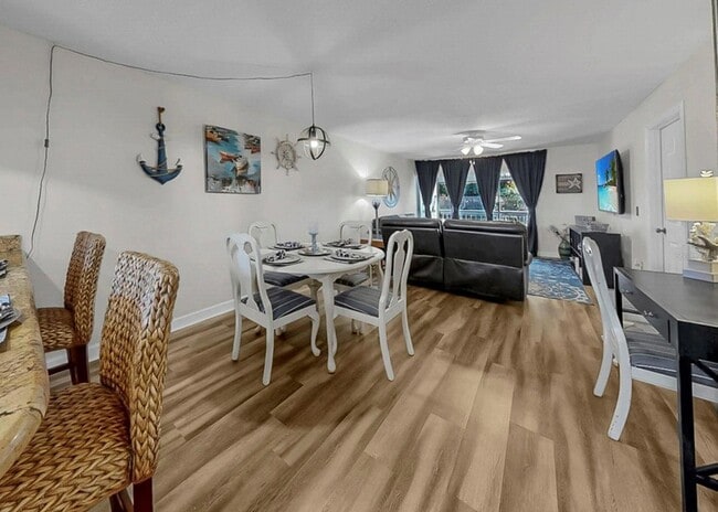 Building Photo - 1028 Apollo Beach Blvd