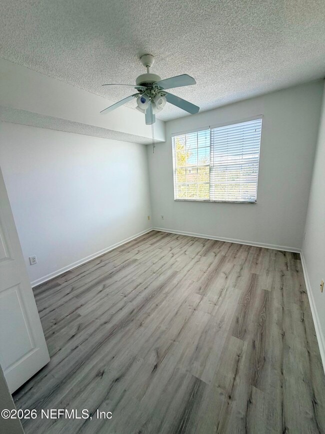 Building Photo - 1050 Bella Vista Blvd