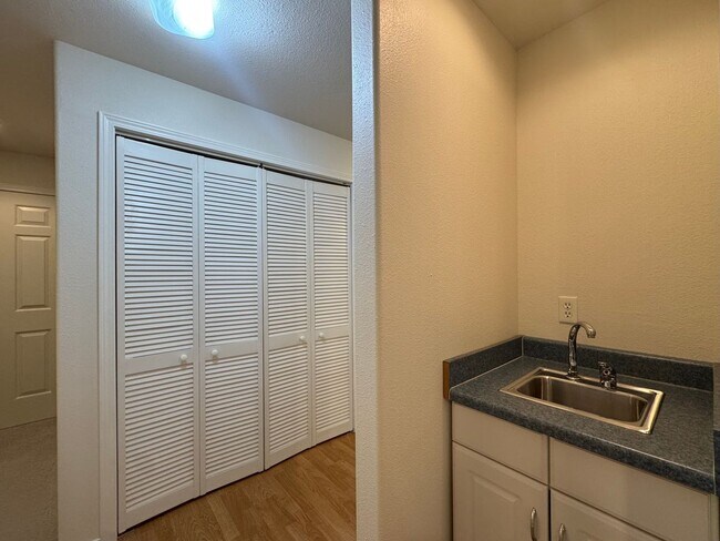 Building Photo - Home Sweet Home! 2 bedroom in Gig Harbor!