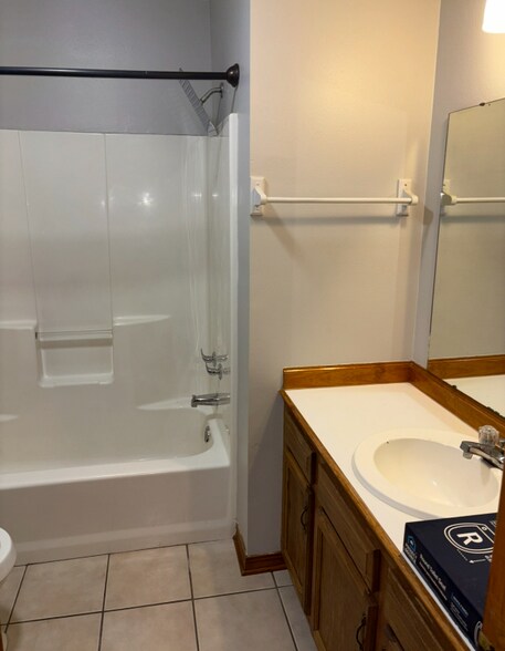 Building Photo - 213 Deer Run Dr