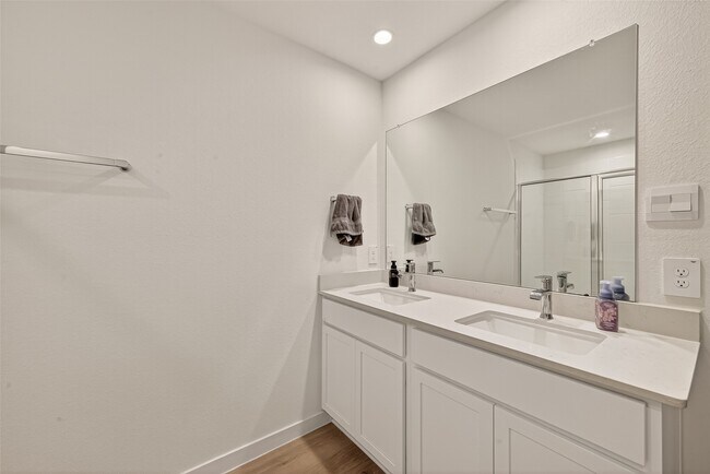 Building Photo - 30518 White Cliff Ct