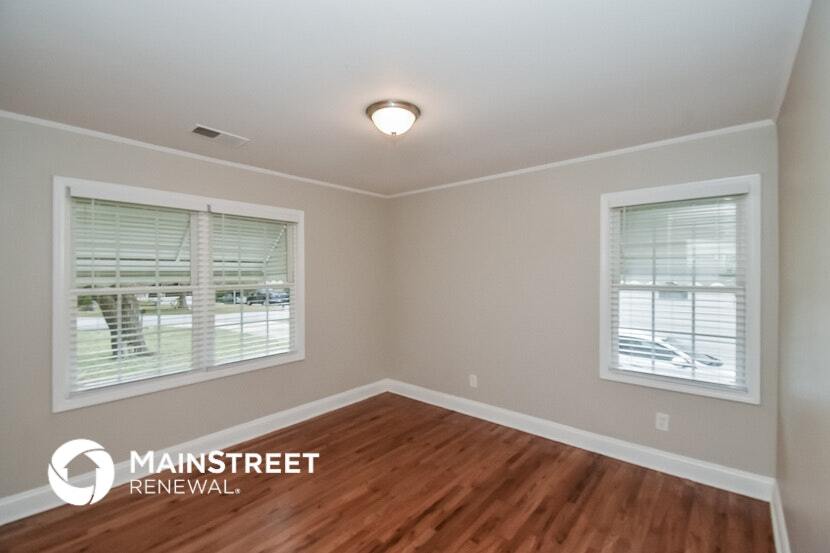 Building Photo - 8467 Fairview Dr